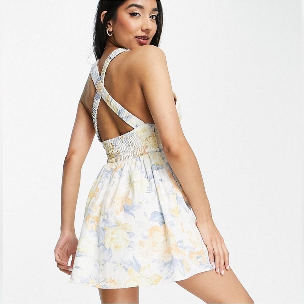 NWT Abercrombie Floral Romper Plunge Neck Scrunchie-Style Crossover Straps LP - Picture 2 of 12